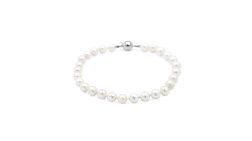 A tengerek kincsei: Elegáns gyöngy karkötők minden alkalomra