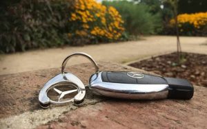 autó kinyitása kulcs nélkül